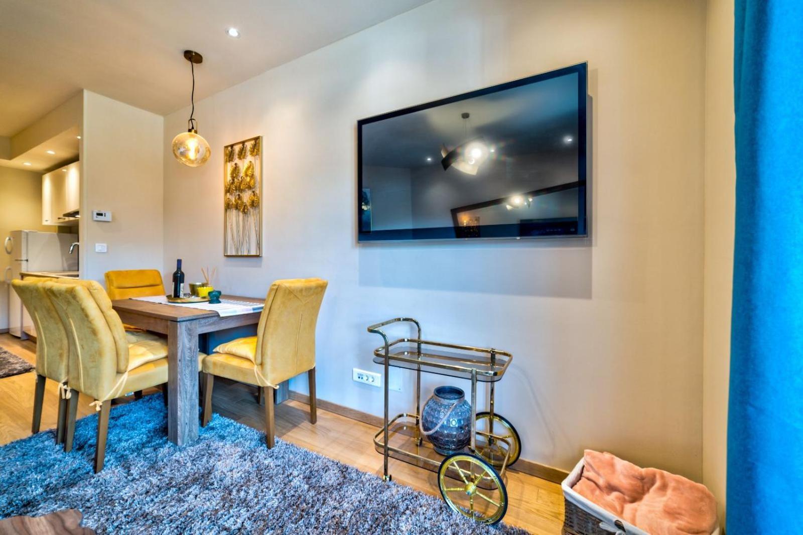 Apartment As Kalman I *